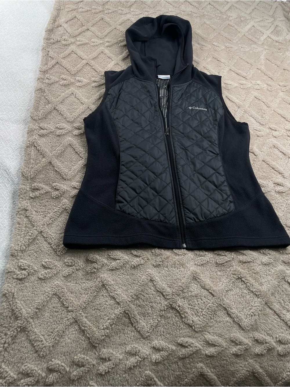 Columbia Quilted Front Hooded Fleece Vest - Black~ Size Medium